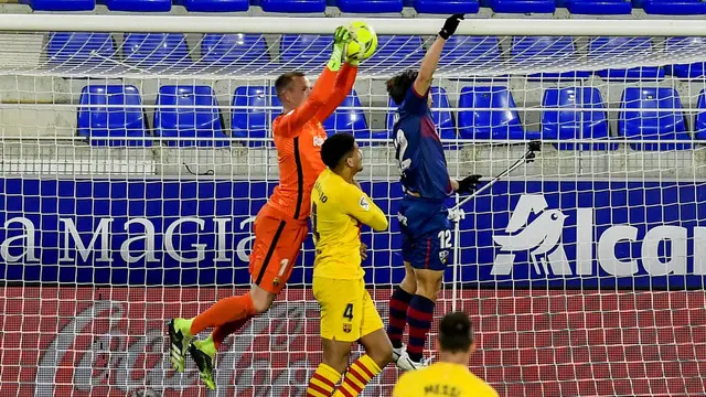 Foto Liga Spanyol: Frenkie de Jong Cetak Gol, Barcelona Susah Payah Taklukkan Huesca