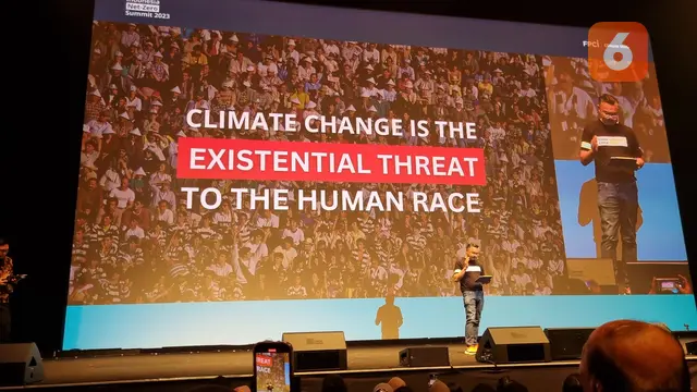 Pendiri FPCI Dino Patti Djalal membuka acara Indonesia Net-Zero Summit 2023. (Liputan6.com/Tanti Yulianingsih)