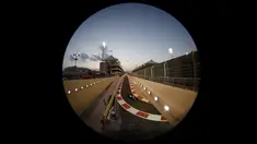 Pebalap Mercedes AMG, Nico Rosberg, meninggalkan pit saat latihan bebas kedua dalam F1 GP Abu Dhabi di Sirkuit Yas Marina, Abu Dhabi, (27/11/2015). (AFP/Tom Gandolfini)