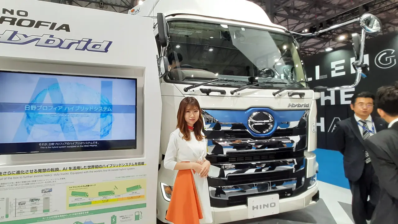 Truk Hino Profia Hybrid