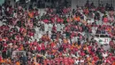 Suporter Persija, The Jakmania memenuhi tribun penonton saat memberi dukungan kepada tim kesayangan mereka menghadapi Persib dalam laga pekan kedelapan Shopee Liga 1 2019 di SUGBK, Jakarta, Rabu (10/7/2019). Pendukung Persib, Bobotoh, dilarang datang ke SUGBK. (Liputan6.com/Faizal Fanani)