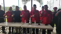 Pengurus DPC PDI Perjuangan Kota Depok saat bertemu dengan Sekda Kota Depok, Supian Suri di wilayah Cipayung, Depok. (Liputan6.com/Dicky Agung Prihanto)