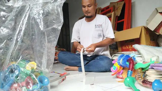 Curhat Perajin Terompet Cirebon Jelang Pergantian Tahun