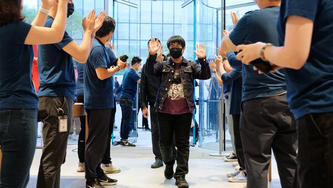 Penjualan perdana iPhone 13 di Apple Sanlitun in Beijing, Tiongkok. (Foto: Apple Newsroom)