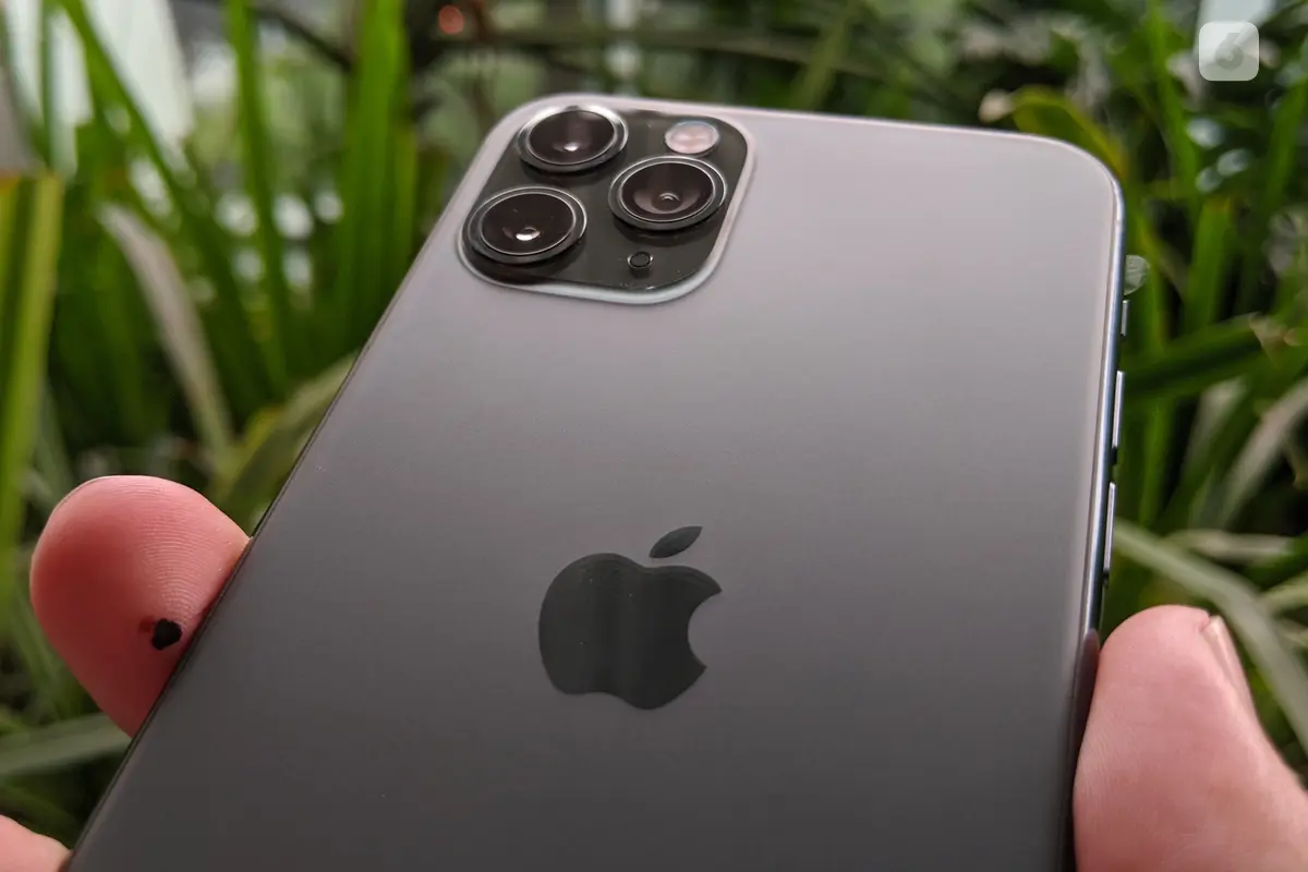 Tiga kamera belakang iPhone 11 Pro. Liputan6.com/Yuslianson