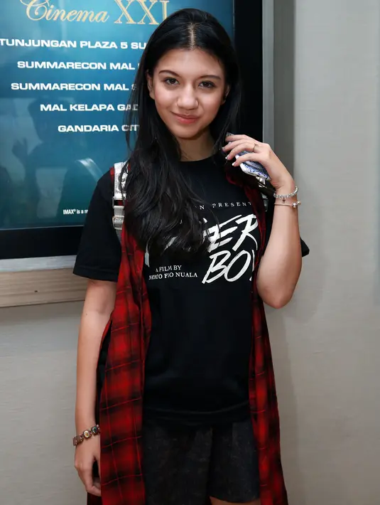 Saking banyaknya koleksi buku yang dimiliki, Cassandra Lee sampai lupa di mana koleksi ‘jendela dunia’-nya itu berada. (Deki Prayoga/Bintang.com)