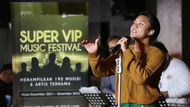 Rizky Febian tampil di  di acara Super VIP Music Festival di kawasan Gandaria, Jakarta Selatan, Rabu (23/2/2022).