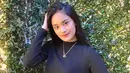 Member JKT48 kelahiran 8 Januari 2005 selalu sukses curi perhatian dengan gaya penampilannya yang simpel tapi menawan. Seperti saat ia mengenakan outfit serba hitam yang membuat gaya penampilan Ashel kian memesona. Aura kecantikannya pun sangat terpancarkan dengan outfit hitam. (Liputan6.com/IG/@jkt48.ashel)