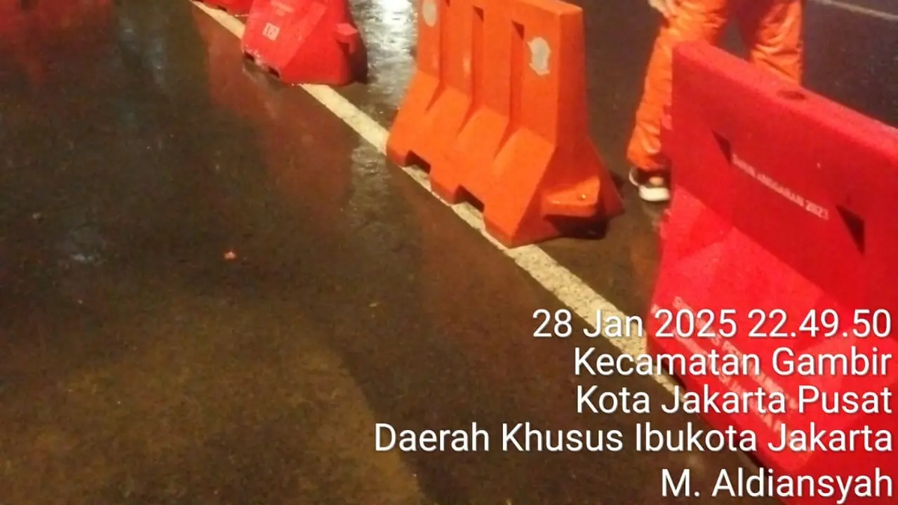 Kawasan sekitar Monumen Nasional (Monas) dan Stasiun Gambir sempat tergenang air pada Selasa (28/1/2025) malam.