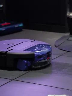 Dyson Spot+Scrub™ Ai membersihkan lantai maksimal dengan AI. Dok. Dyson