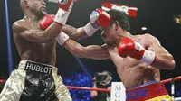 Floyd Mayweather vs Manny Pacquiao (AP Photo/John Locher)