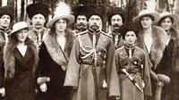 Tsar Nicholas II dan keluarganya (Wikipedia)