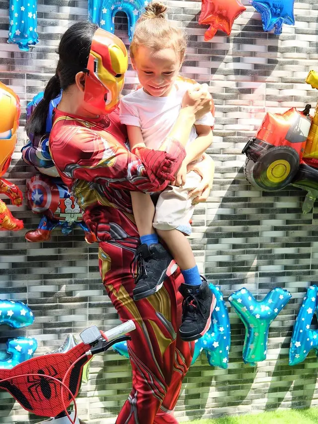 Momen ulang tahun Courage anak Melaney Ricardo dan Tyson Lynch