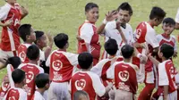 Dua Bintang Persija Diserbu Penggemar