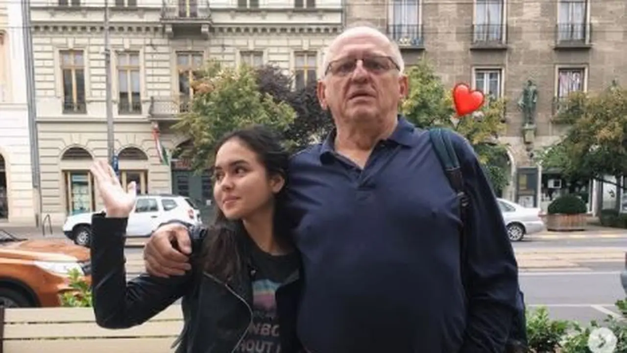 5 Potret Kenangan Laura Anna Bersama Sang Ayah, Setia Mendampingi
