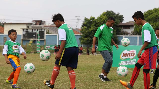 Firman Utina di Coaching Clinic MILO