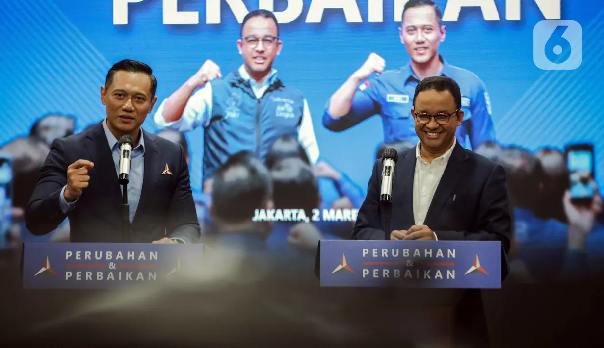 Ketua Umum Partai Demokrat Agus Harimurti Yudhoyono atau AHY (kiri) bersama Anies Baswedan menyampaikan pernyataan kepada awak media usai menggelar rapat terbatas di DPP Partai Demokrat, Jakarta, Kamis (2/3/2023). Dalam rapat terbatas tersebut membahas bahwa Partai Demokrat telah resmi memberikan dukungan kepada Anies Baswedan untuk maju sebagai calon presiden pada Pemilihan Presiden 2024. (Liputan6.com/Faizal Fanani)