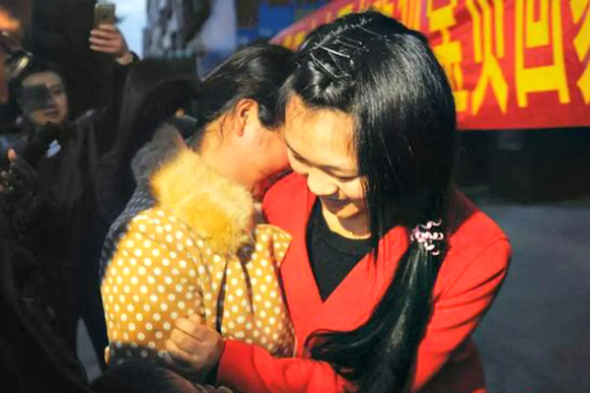 Terpisah 17 Tahun, Gadis Ini Berkumpul Kembali Dengan Keluarga