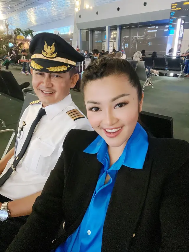 Fitri Carlina dan Hendra Sumendap