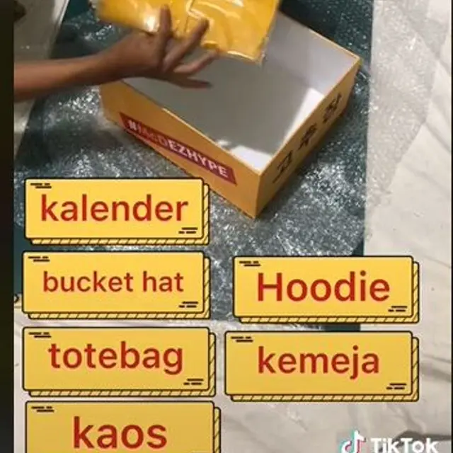 Ide Kreatif Pria Sulap Kantong dan Paper Bag Resto Cepat Saji Jadi Tas Tangan