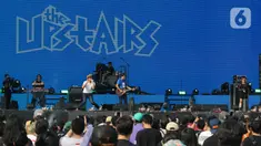 Grup musik The Upstairs saat tampil memeriahkan Festival Musik Soundrenaline di Allianz Ecopark, Ancol, Jakarta Utara, Minggu (27/11/2022). The Upstairs tampil memeriahkan Soundrenaline 2022 dengan lagu Matraman, Disko Darurat, dan Terekam Tak Pernah Mati. (Liputan6.com/Herman Zakharia)