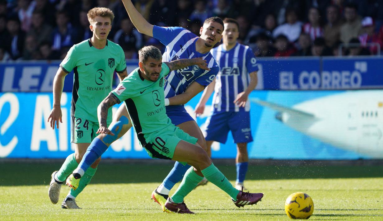 <p>Atletico Madrid takluk 0-2 saat melawat ke markas Alaves. (CESAR MANSO / AFP)</p>