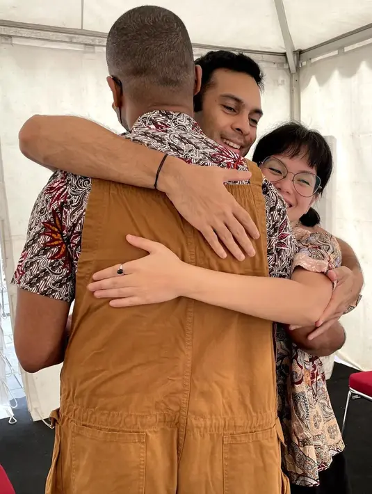 Kebersamaan ketiga anggota ini pun disebut-sebut oleh netizen terlihat bak sebuah keluarga. Banyak pula yang turut merasa iri sekaligus kagum dengan kebersamaan setiap anggota. (Liputan6.com/IG/@tatahir)