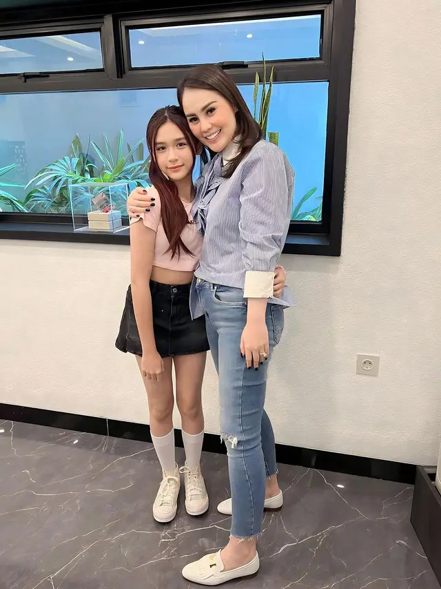 Jarang Tersorot, Ini 7 Potret Jennifer Dunn dan Chantal Dunn yang Sudah Besar