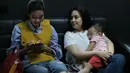 "Aku dari awal menekankan bahwa Rafathar di syuting film ini sebagai anak-anak. Waktunya main ya main, waktunya pengin tidur ya tidur," kata Nagita Slavina.  (Adrian Putra/Bintang.com)