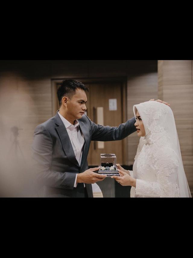 Momen Pernikahan Ikke Nurjanah dan Karlie . (Sumber: Instagram/@ikkenurjanah0518 )