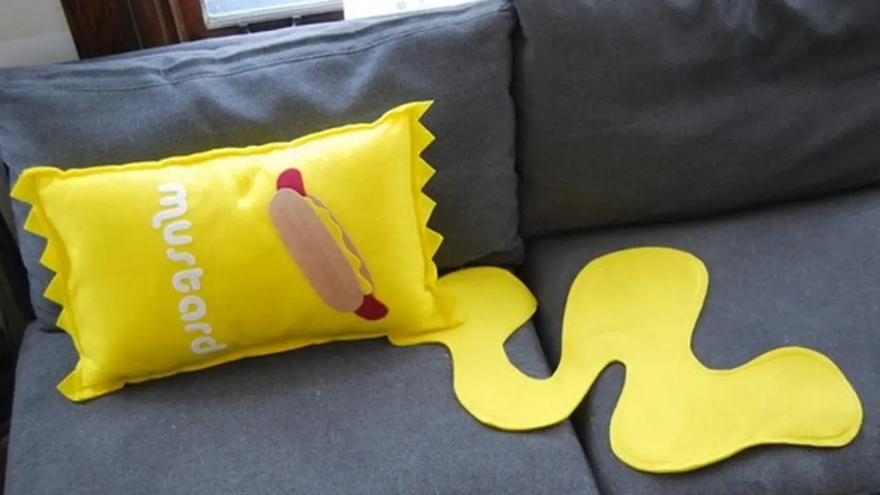 27 Bantal dan Guling Bertema Makanan Bikin Kamu Kenyang Seharian