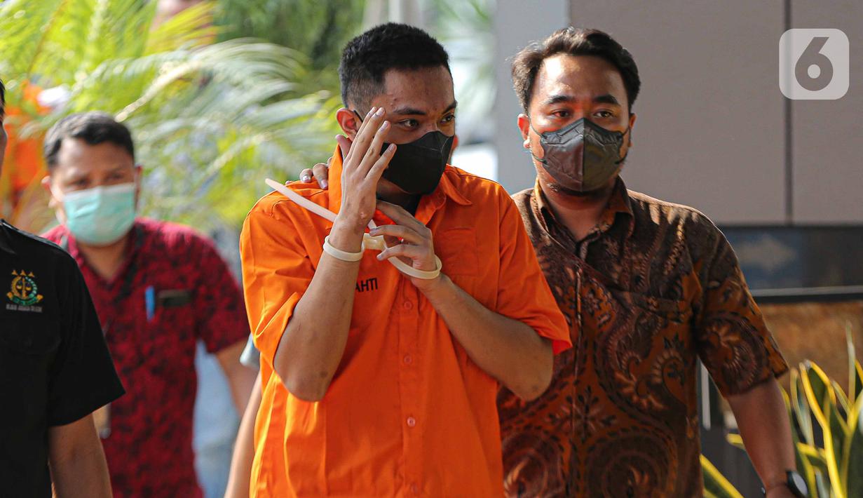 Pelaku penganiayaan berat David Ozora, Mario Dandy tiba di Kejaksaan Negeri Jakarta Selatan, Jumat (26/5/2023). (Liputan6.com/Faizal Fanani)