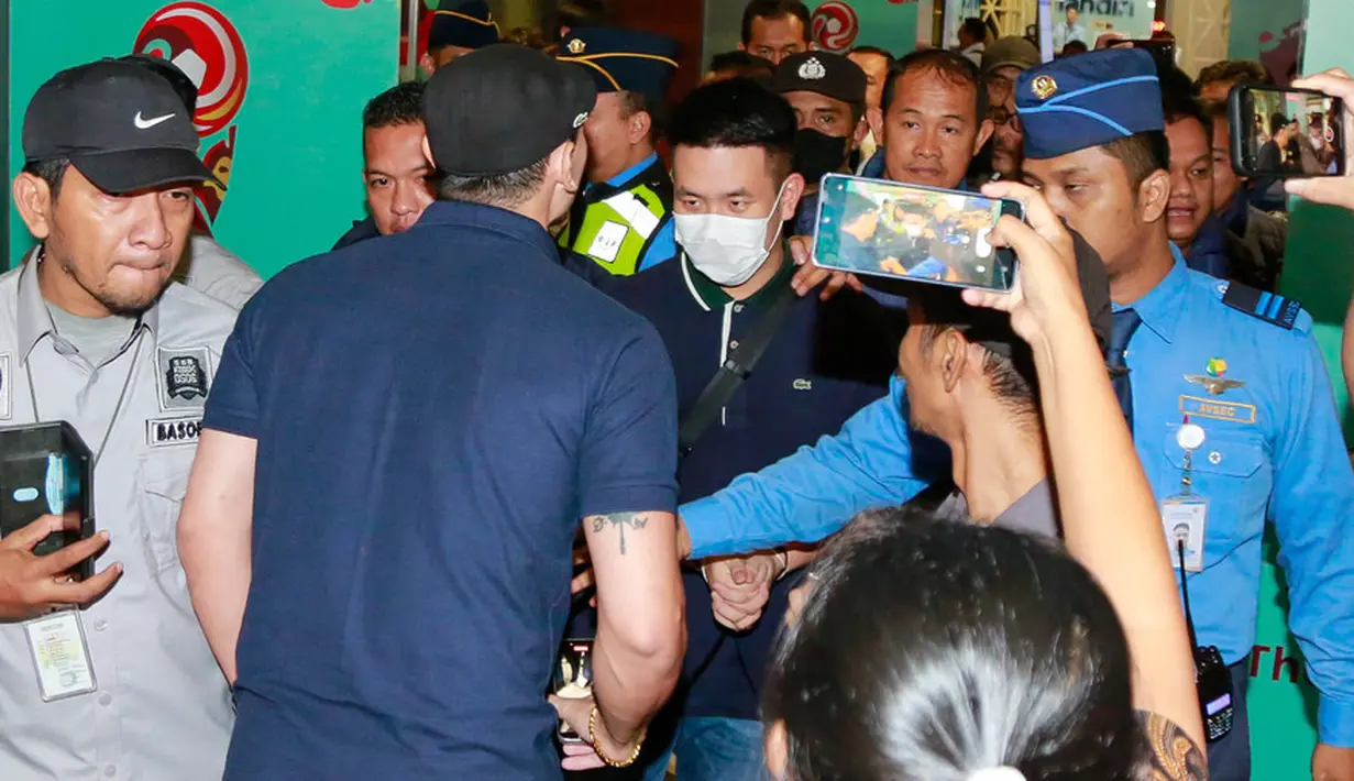 "Jadi, sudah sempat alami mental jatuh, sampai sudah bisa bangkit lagi, merakit hari-hari lebih baik. Karena daripada mikirin kena musibah. Eh, dapat kabar yang menyegarkan (Steven ditangkap)," lanjutnya. [Foto: Muhammad Akrom Sukarya/KapanLagi.com]