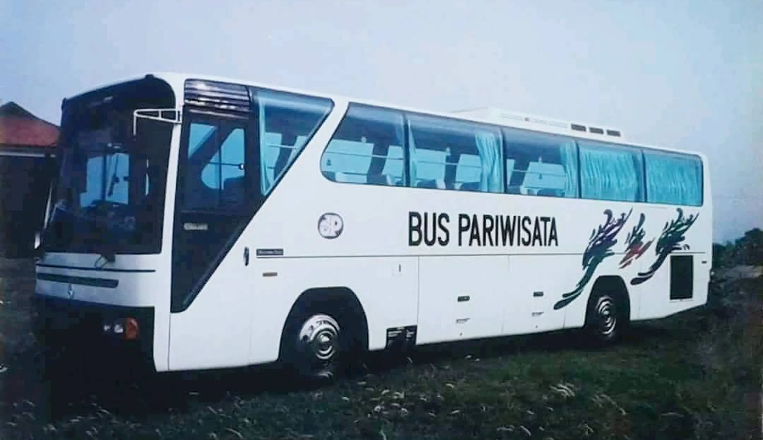 Nostalgia di Atas Roda: Pesona Bus Pariwisata Karoseri Jadul