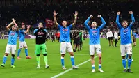 Napoli berhasil menduduki puncak klasemen Serie A Italia 2022/2023 dengan raihan 29 poin dari 11 laga. Klub berjuluk Partenopei itu juga belum terkalahkan di Liga Champions. Catatan positif ini tentu berkat kontribusi pemain mereka yang mampu tampil apik. Berikut 5 pemain andalan Napoli di Liga Italia. (AFP/Miguel Medina)