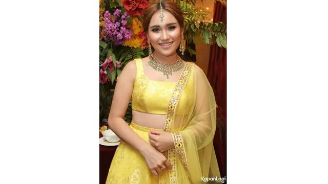 Hadiri 'Henna Night' Tania Nadira, Ini 6 Gaya Ayu Ting Ting Saat Pakai Busana Khas Bollywood