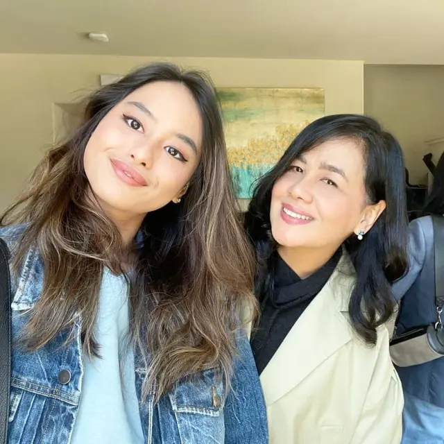 Jarang Terekspos, Ini 6 Potret Muren Ibunda Maudy Ayunda yang Awet Muda