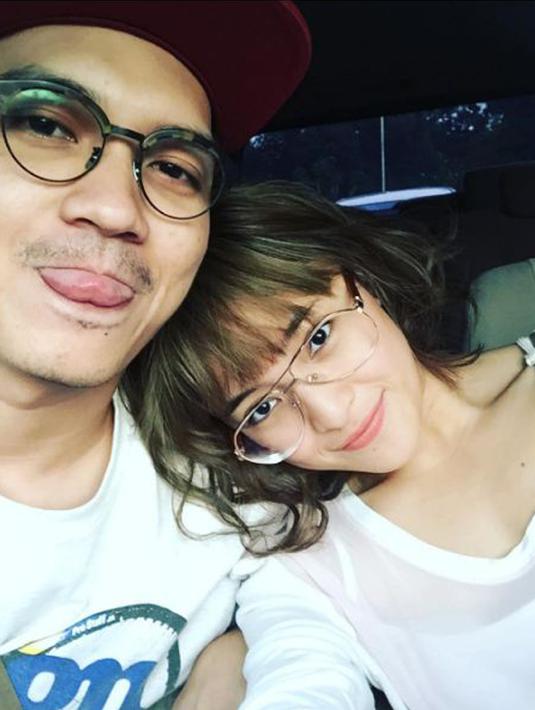 Sebelumnya, Egi John dan Marshanda memang selalu mencuri perhatian netizen. Pasangan selebriti itu kerap mengundang kontroversi lewat foto-foto mesra yang diunggah di akun Instagram. (instagram.com/marshanda99)