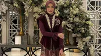 6 Detail Gamis Inneke Koesherawati saat Hadiri Pernikahan Al Ghazali, Tampil Elegan