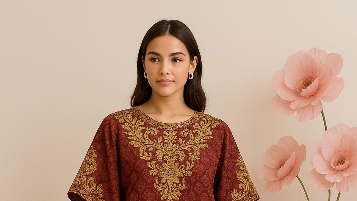 5 Tips Memilih Model Lengan Baju Batik untuk Wanita Gemuk, Bikin Penampilan Makin Elegan