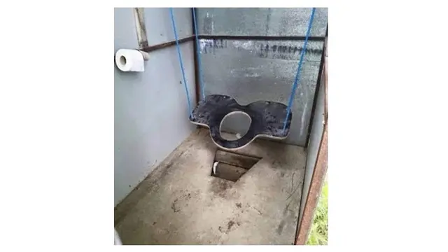 Toilet Nyeleneh (Sumber: Instagram/@selfiekamarmandi)