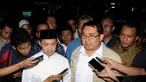 Ketua DPP Gerindra, Fadli Zon (kanan), bersama Presiden PKS, Anis Matta, memberikan keterangan seputar kesehatan Ketum Partai Gerindra di RSPP, Jakarta, (27/8/14). (Liputan6.com/Helmi Fithriansyah)