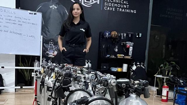 Resmi Jadi Instruktur Menyelam, Ini 7 Potret Kirana Larasati saat Jalani Pelatihan