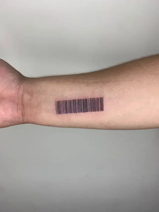 Tak Ingin Ribet saat Pembayaran, Pria Ini Pilih Buat Tato Barcode di Tangan