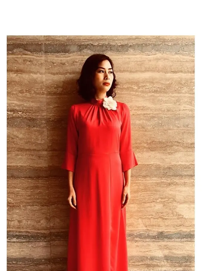 Pesona Anya Diwnov yang belum menikah di usia 40 tahun, padahal sudah satu dekade pacaran dengan sang kekasih