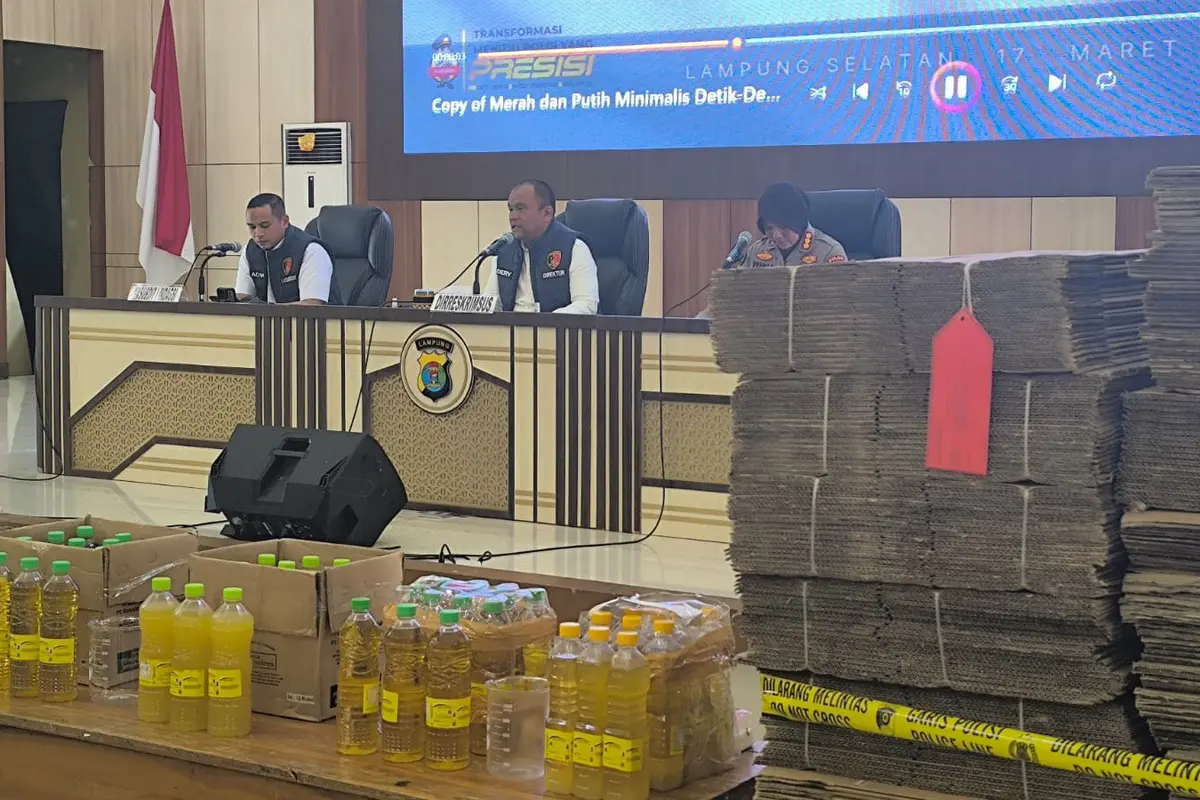 Barang bukti minyak goreng rakyat merek Minyak Kita diduga diproduksi secara ilegal. Foto : (Istimewa).