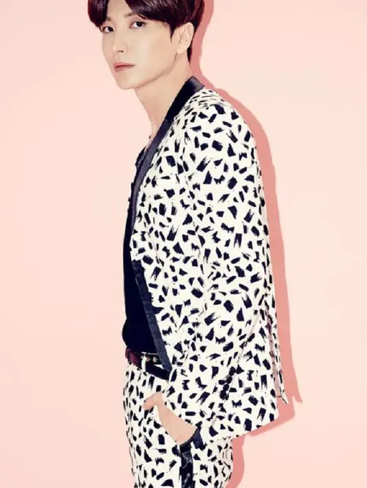 Leeteuk (via soompi.com)