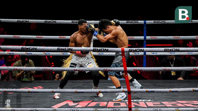 Foto: Sempat Tersudut, Ibas Libas Chima dalam Pro Debut Tinju di Byon Madness