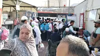 Jemaah haji Indonesia yang mengambil nafar awal bersiap meninggalkan tenda Mina menuju hotel di Makkah pada 12 Dzulhijjah 1444 atau 30 Juni 2023. (FOTO: MCH PPIH ARAB SAUDI 2023)
