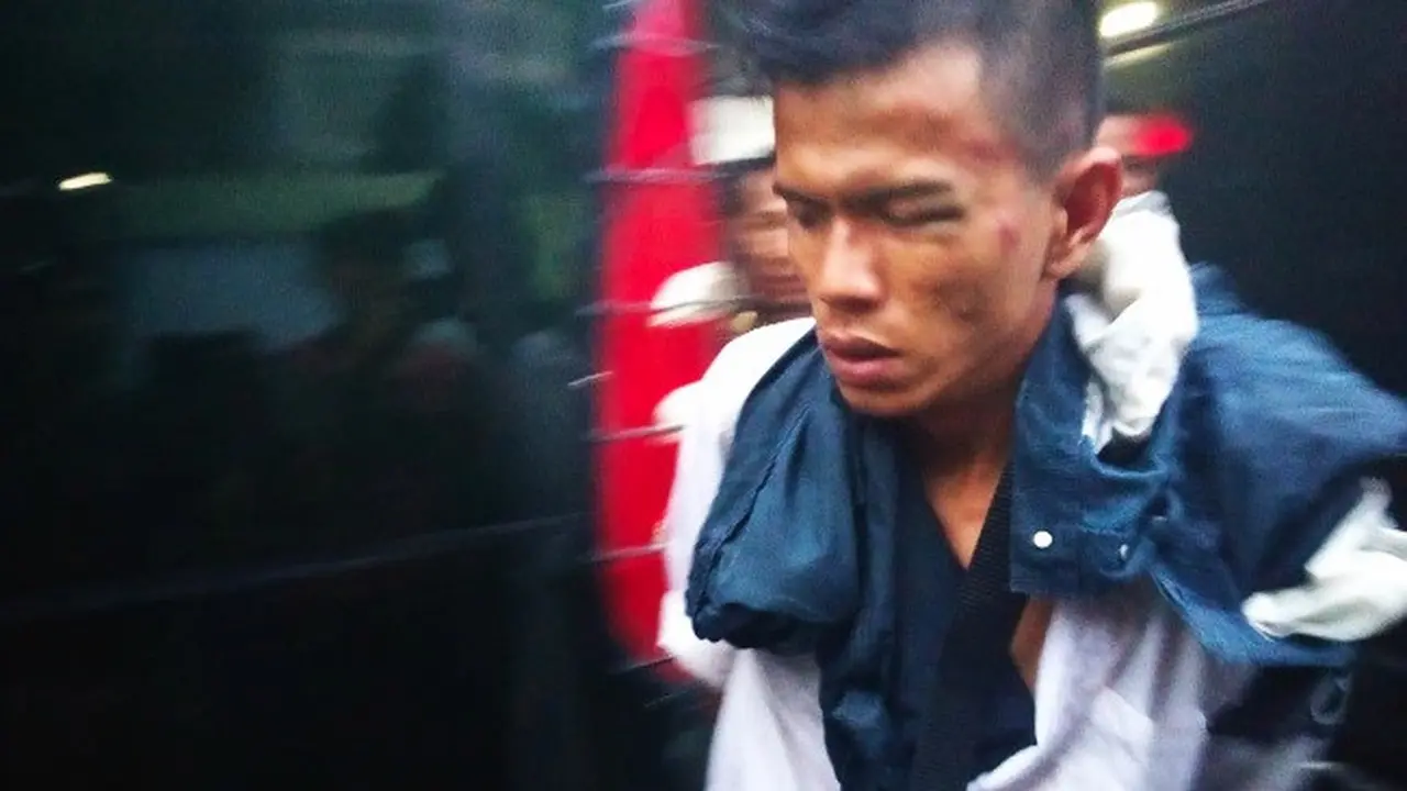 Terdakwa pembunuhan ditangkap polisi dan jaksa usai mencoba kabur dari Pengadilan Negeri Pekanbaru.